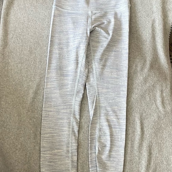 LULULEMON• size 4• cropped leggings - Picture 3 of 3